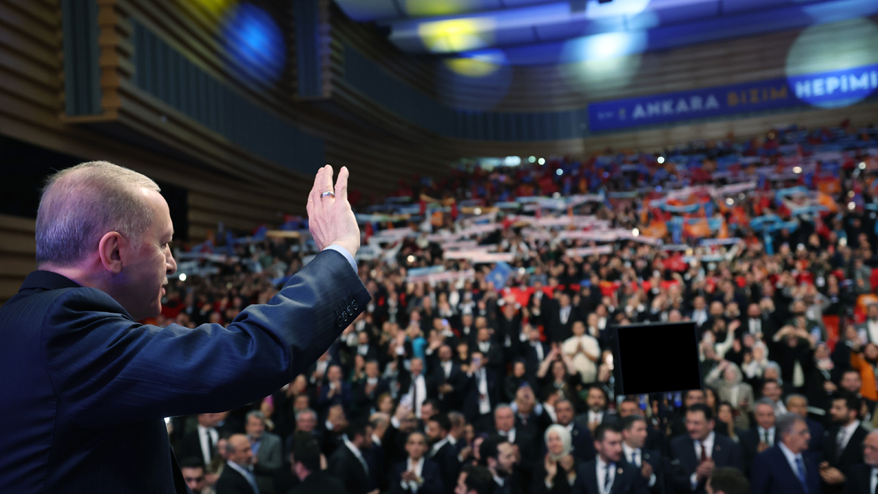 AK Parti'nin Ankara ilçe adayları belli oldu! Cumhurbaşkanı Erdoğan: Bol bol şov ve tatil yaptılar, millet hesabını soracak