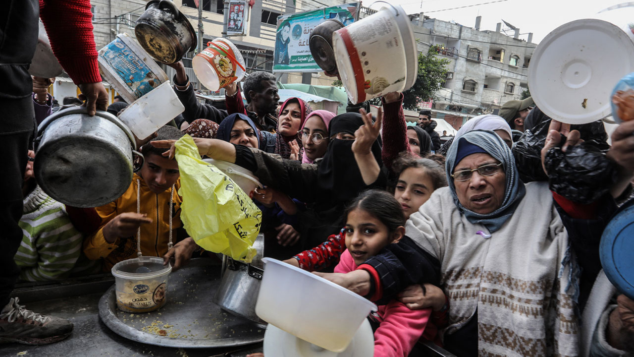 Gazze'de Filistinliler, açlıkla mücadele ediyor!