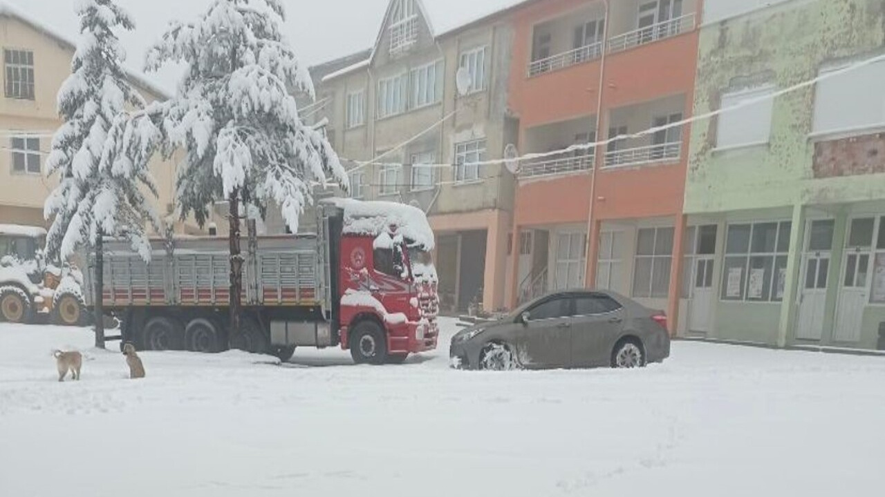 Zonguldak'ın yüksek kesimlerinde kar etkisini sürdürüyor