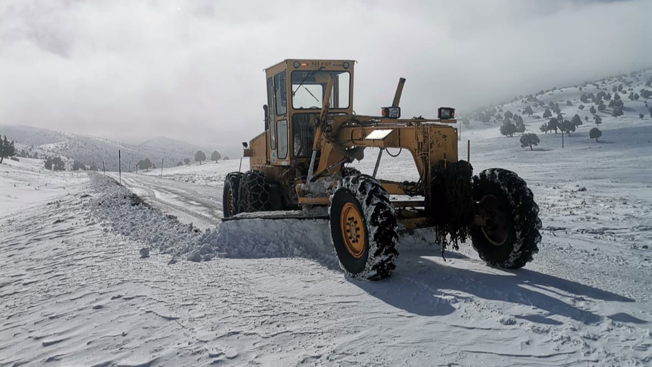 Kayseri'de kar nedeniyle kapanan 139 mahallenin yolu açıldı
