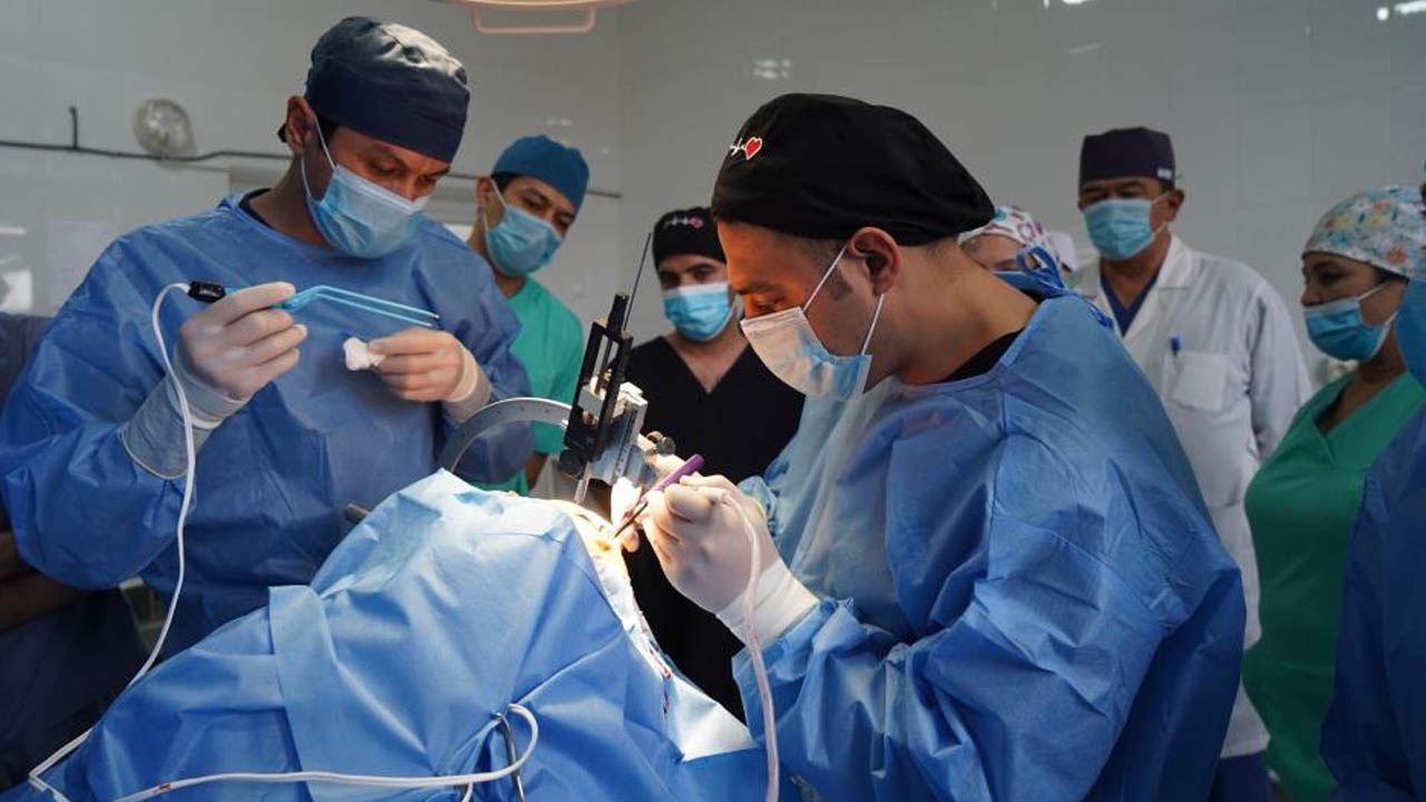 Türk doktorlar Özbekistan'da bir ilki gerçekleştirdi