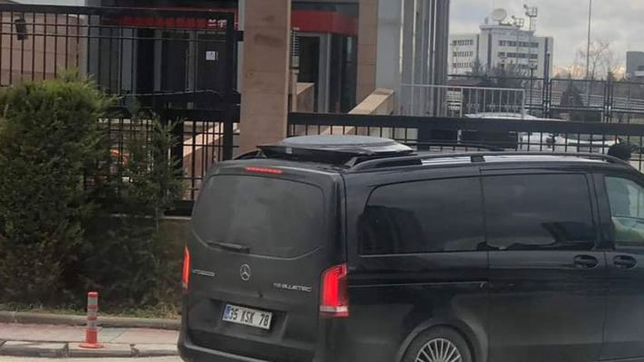 İzmir'de Tunç Soyer'in üstü çizildi yeni aday belli oldu Özgür Özel İmamoğlu'na rest çekti CHP kulislerinden sızdı