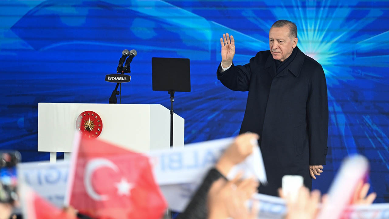 Cumhurbaşkanı Erdoğan: Birilerinin dizleri titremeye, paçaları tutuşmaya başladı