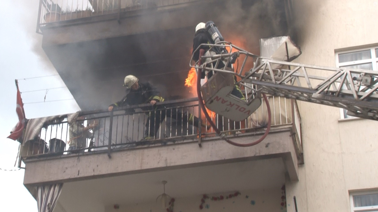 Antalya'da korkutan ev yangını söndürüldü