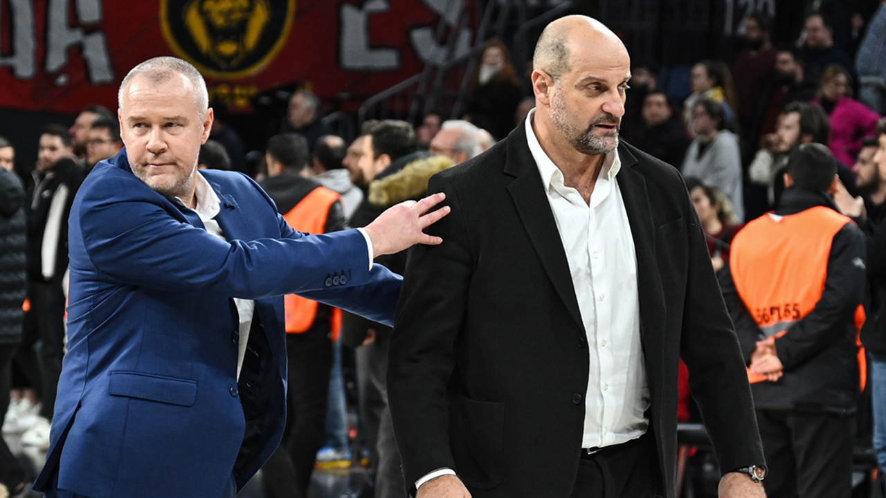 Galatasaray taraftarıyla tartışan başantrenör Zvezdan Mitrovic'in sözleşmesi feshedildi