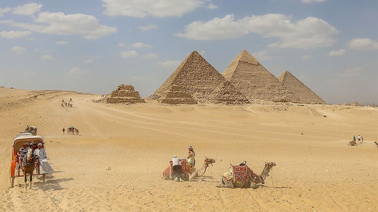Mısır piramitlerini granitle kaplama projesi olay oldu