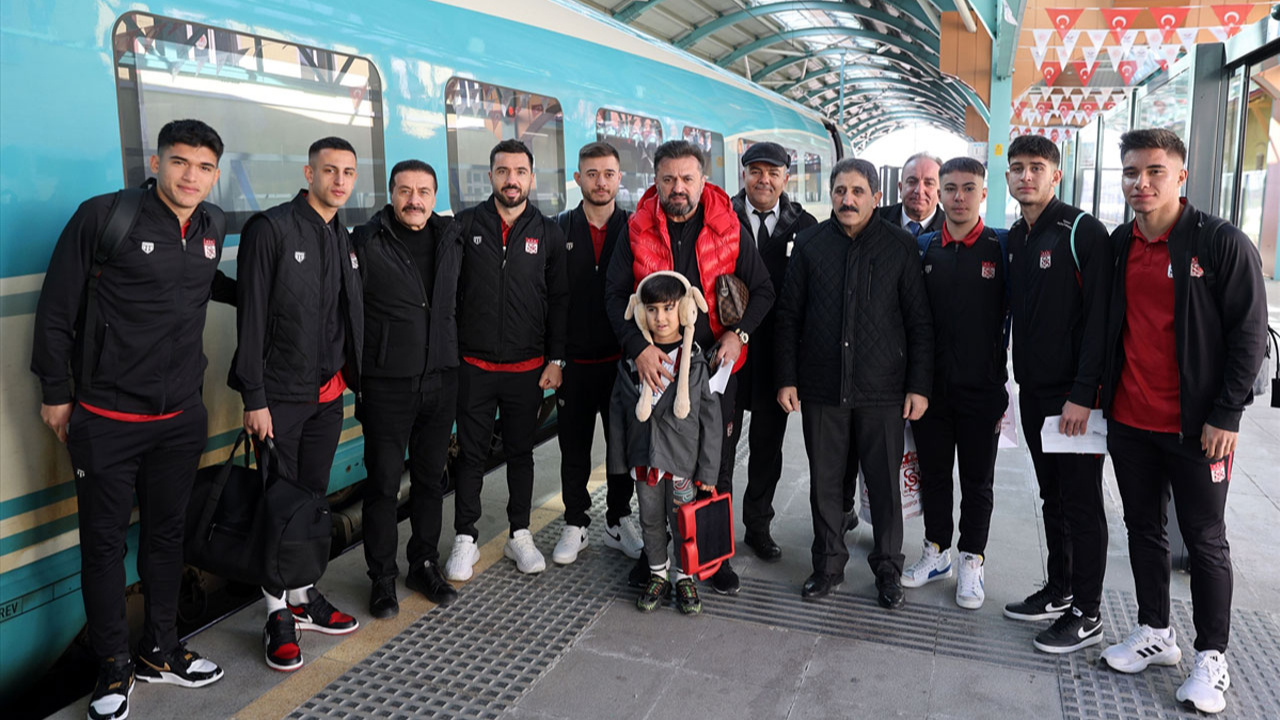 Sivasspor, MKE Ankaragücü maçı için Ankara'ya YHT ile gitti!