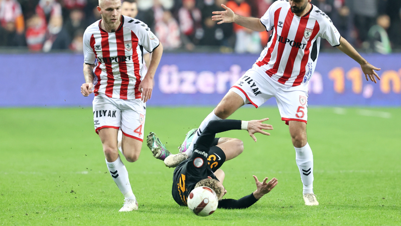 Galatasaray deplasmanda Samsunspor'u 2-0 mağlup etti