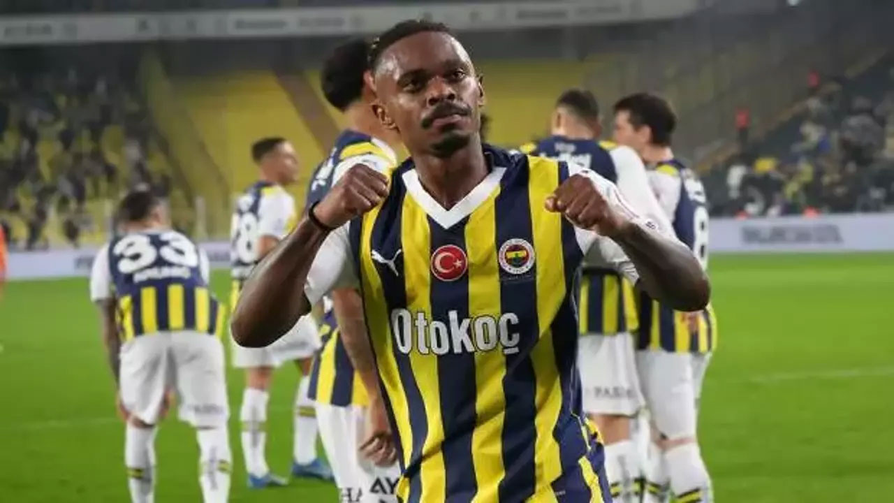Fenerbahçe'de peş peşe ayrılıklar! Bir isim daha veda etti