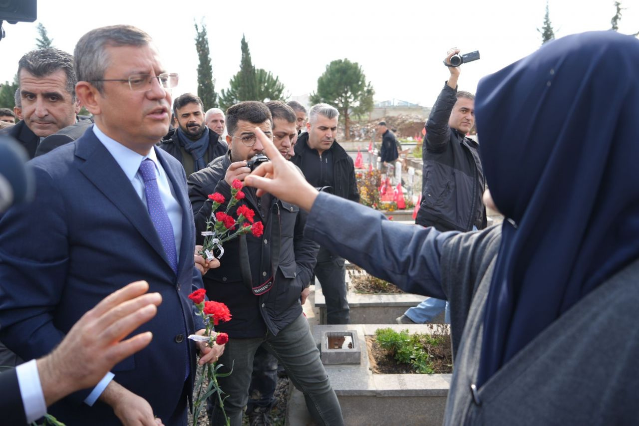 Özgür Özel'e Gaziantep'te deprem şehitliğinde tepki