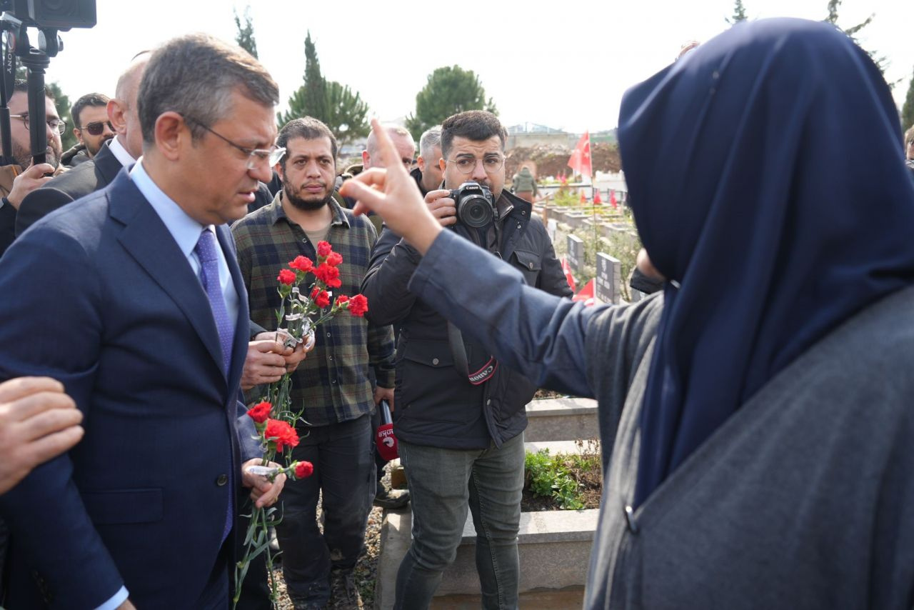 Özgür Özel'e Gaziantep'te deprem şehitliğinde tepki