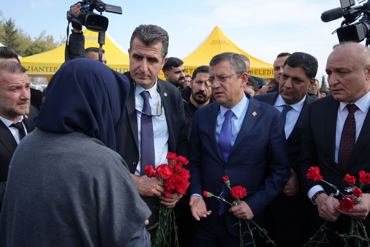 Özgür Özel'e Gaziantep'te deprem şehitliğinde tepki