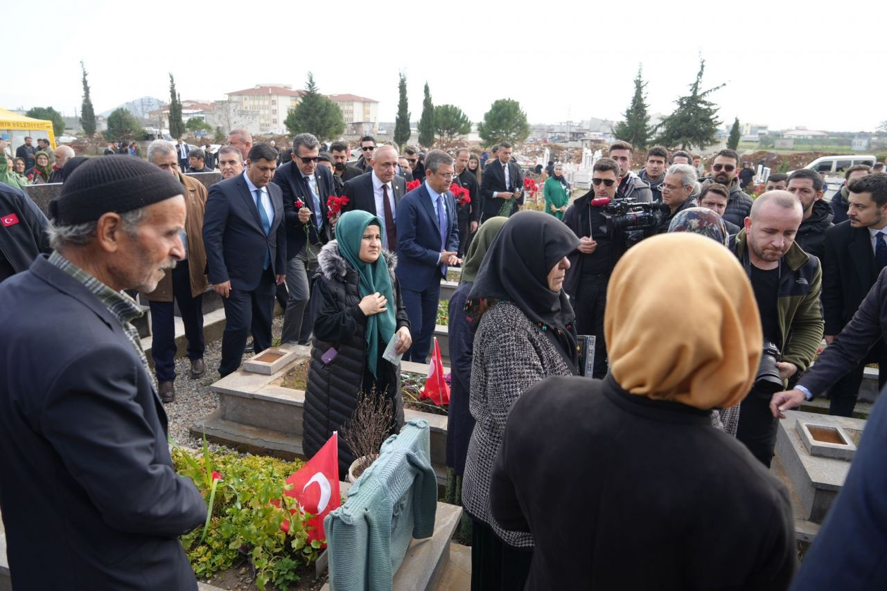 Özgür Özel'e Gaziantep'te deprem şehitliğinde tepki