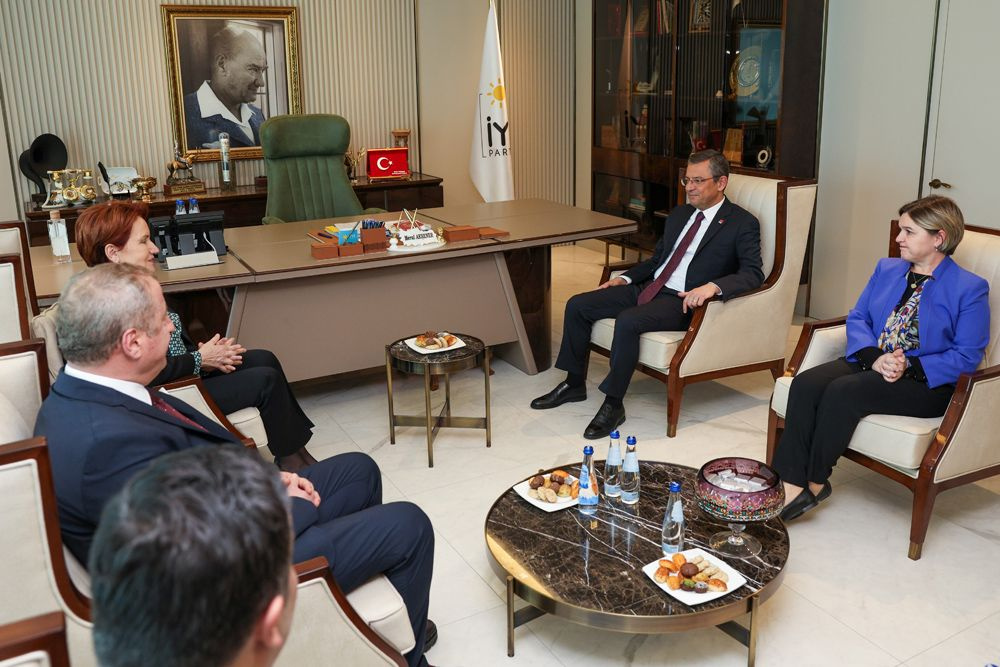 CHP Genel Başkanı Özgür Özel'den Meral Akşener’e taziye ziyareti