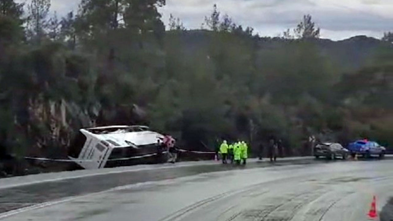 Antalya'da otobüs kazası: 21 kişi yaralandı!