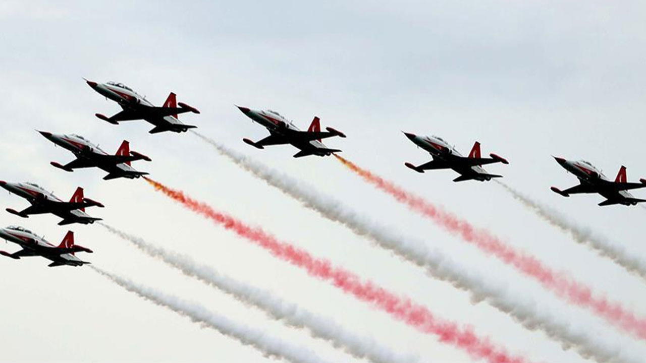 Türk Yıldızları Riyad'da gösteri uçuşu yaptı