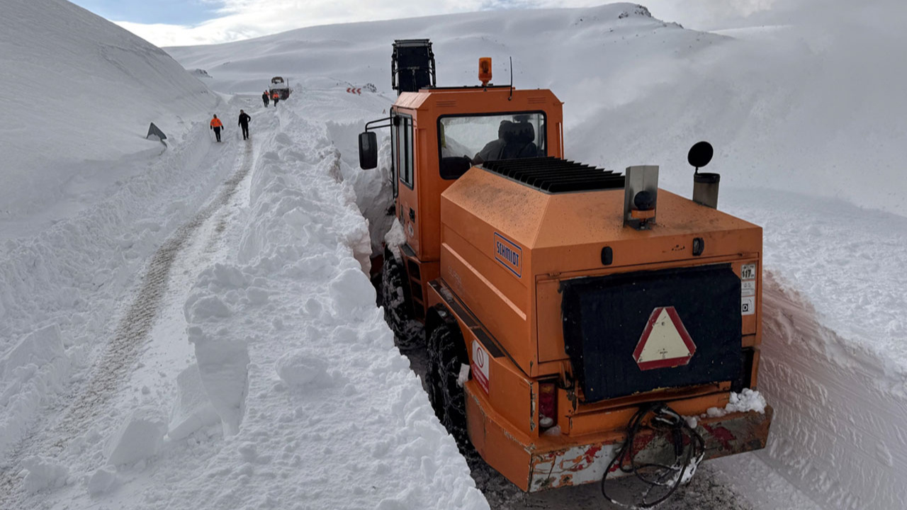 Kar nedeniyle 4 gündür kapalıydı! Ardahan-Artvin yolu ulaşıma yeniden açıldı