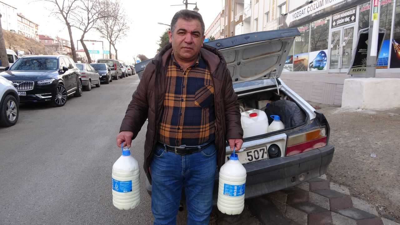 Müşteriye göre süt fiyatı! Emekliye 60, asgari ücretliye 70, memura ise 100 liradan satıyor!