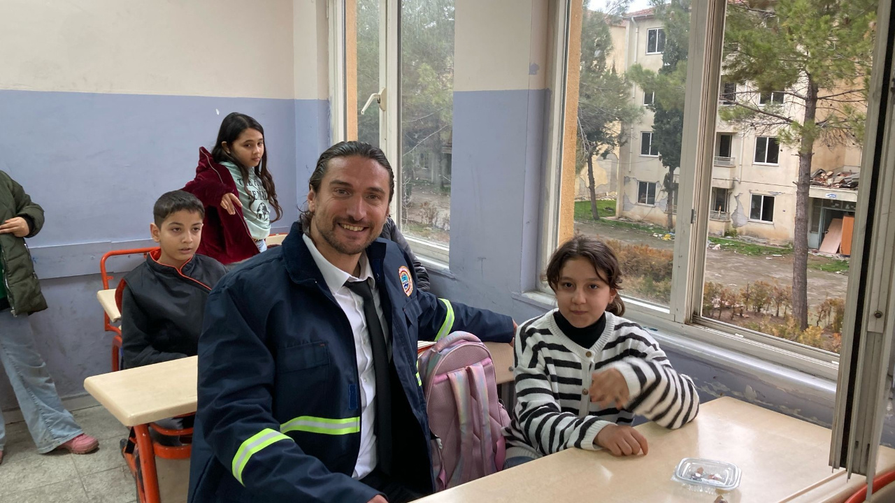 MSB personeli depremin 160’ıncı saatinde kurtarılan Aysima’yı ziyaret etti