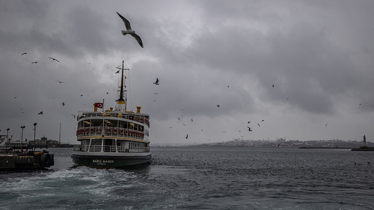 İstanbul'da vapur seferlerine fırtına engeli