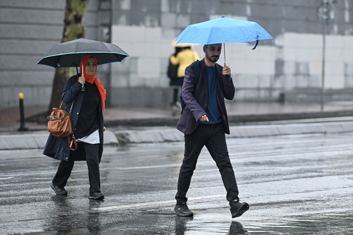 Meteoroloji sarı kodlu alarm verdi! İstanbul dahil 21 ile uyarı: Sağanak yağış ve fırtınaya dikkat!