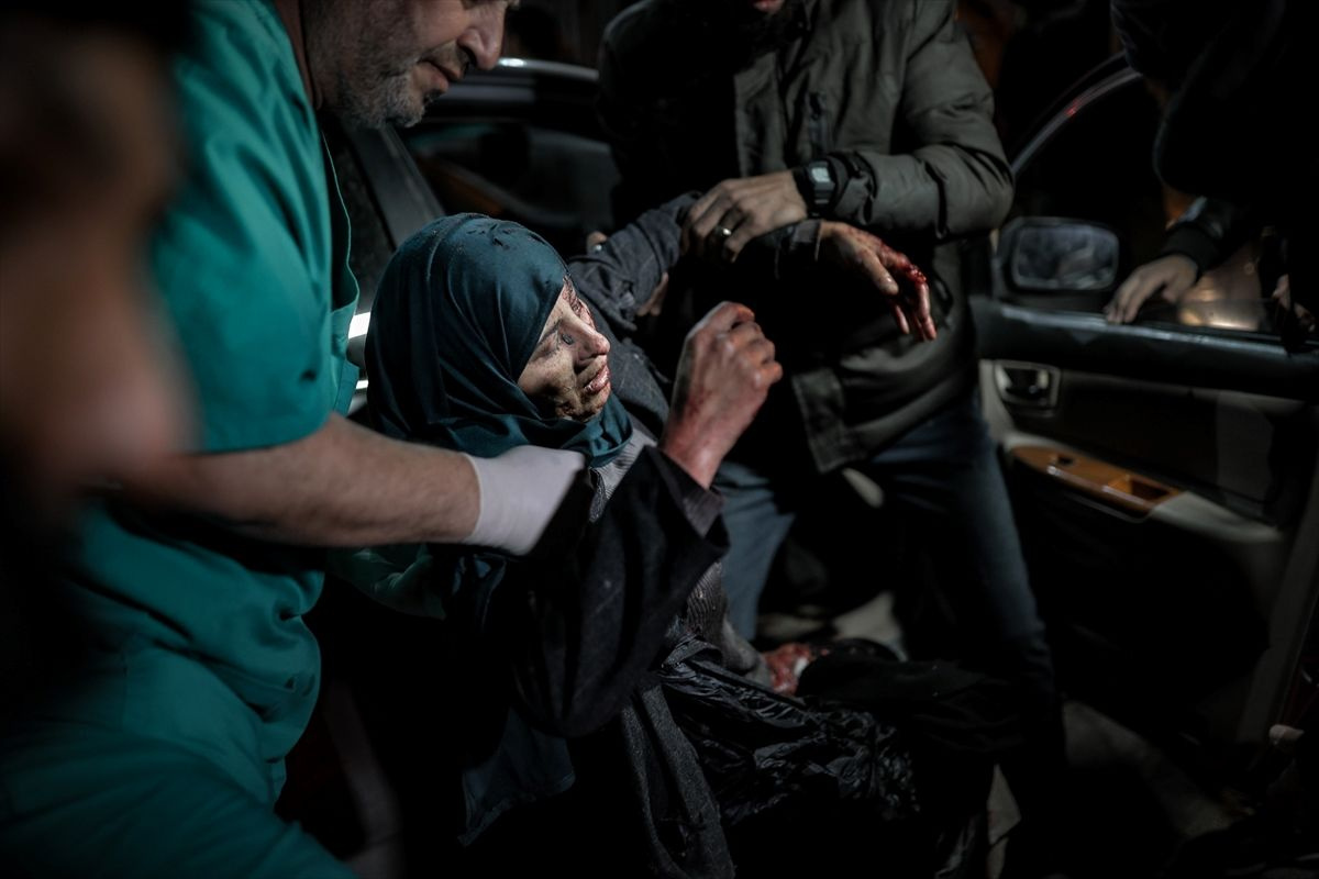 İsrail 'güvenli' diye Gazzelileri zorla sürdüğü Refah'ta katliam yaptı! 100'den fazla ölü var...
