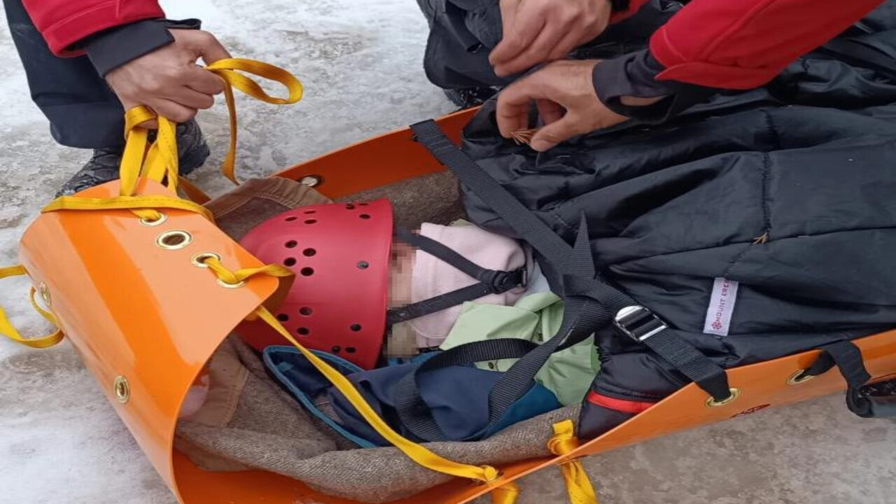 Aladağlar’da tırmanış yaparken düşen dağcı yaralandı