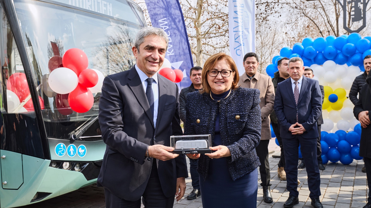 Gaziantep Büyükşehir Türkiye’nin ilk hidrojenli otobüsünü tanıttı