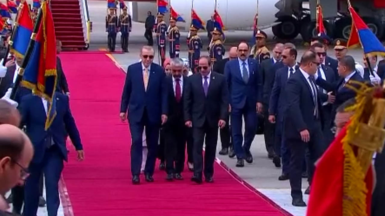 Cumhurbaşkanı Erdoğan Mısır'a geldi