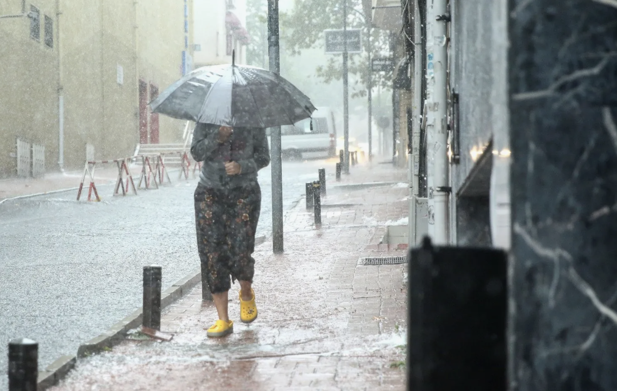 Fırtına, kar, sağanak hepsi birden geliyor, hava buz kesecek! 13 ile alarm