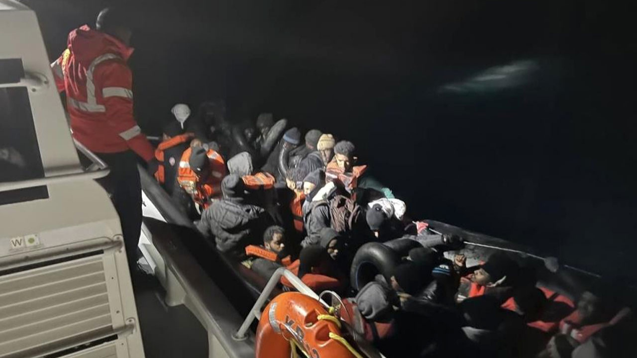 Çanakkale açıklarında 77 kaçak göçmen yakalandı!