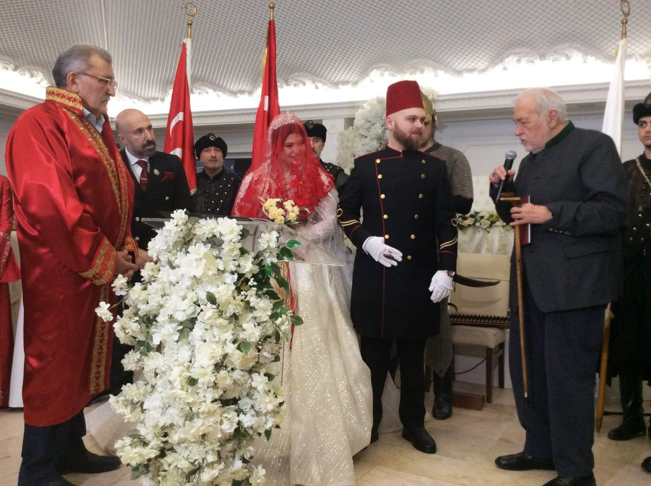 Osmanlı Hanedanının mutlu günü! "Sultan" dünya evine girdi!
