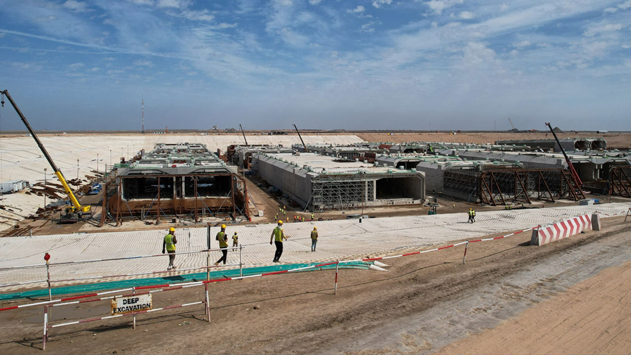 Irak'ta Kalkınma Yolu Projesi'nin deniz-kara bağlantısını sağlayacak Batık Tünel'in yapımı sürüyor