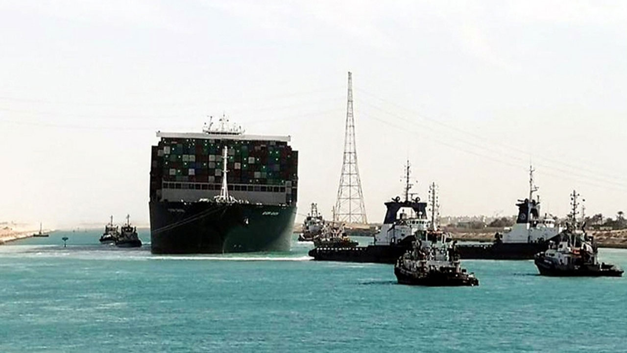 Mısır'ın Süveyş Kanalı geliri yüzde 40 ila 50 azaldı!