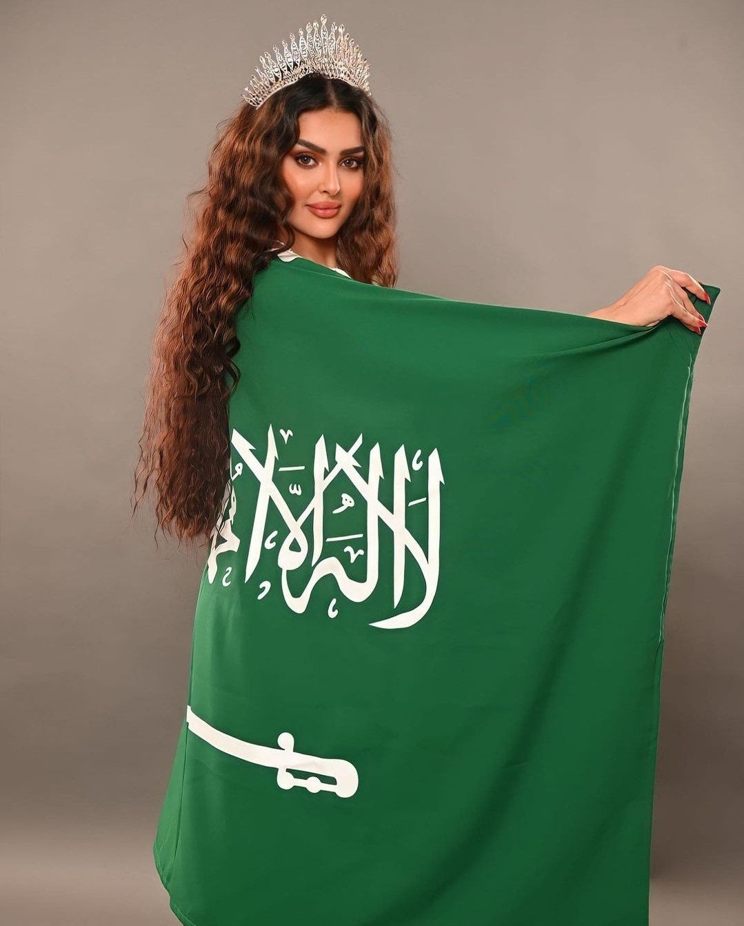 Suudi Arabistan tarihinde ilk! Güzellik yarışmasına kadın yarışmacı gönderdiler