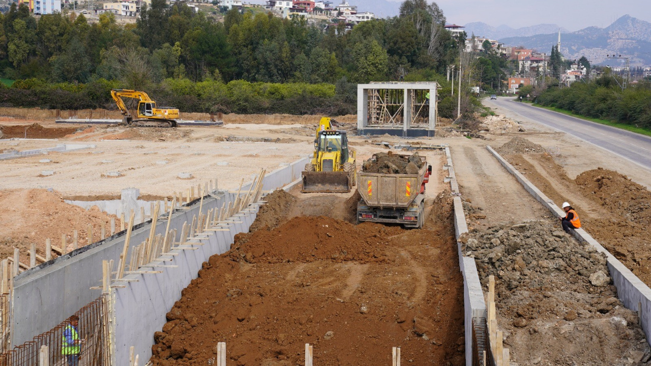 Kozan canlı hayvan pazarı yapımı devam ediyor