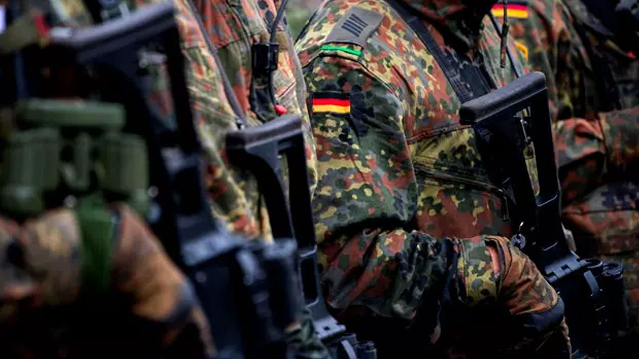 Almanya Kızıldeniz'e yüzlerce asker gönderiyor