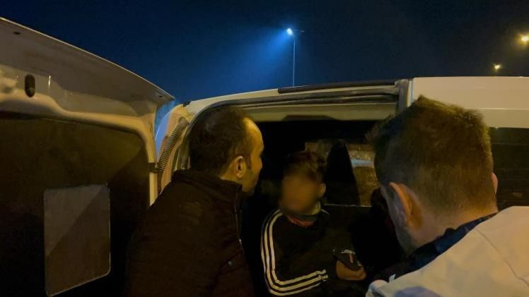 15 yaşından küçük 3 çocuk, Bilecik'ten otomobil çalıp Bursa'ya gezmeye gitti! Yakalandılar...