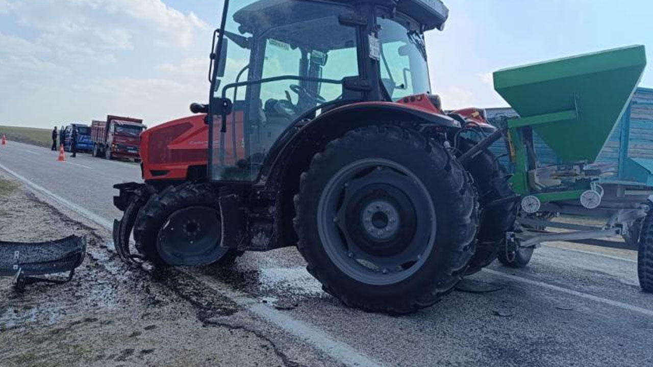 Konya'da traktörle otomobil çarpıştı: 2 ölü, 3 yaralı