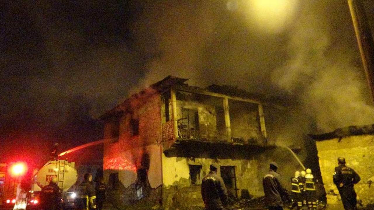 Adana'da yangın faciası: Anne ve 2 çocuğu hayatını kaybetti