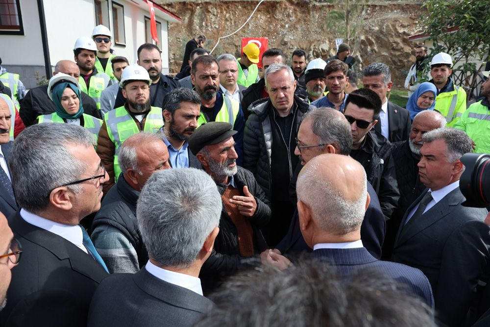 Bakan Mehmet Özhaseki'den Kahramanmaraş'taki depremzede şehit ailesine ziyaret