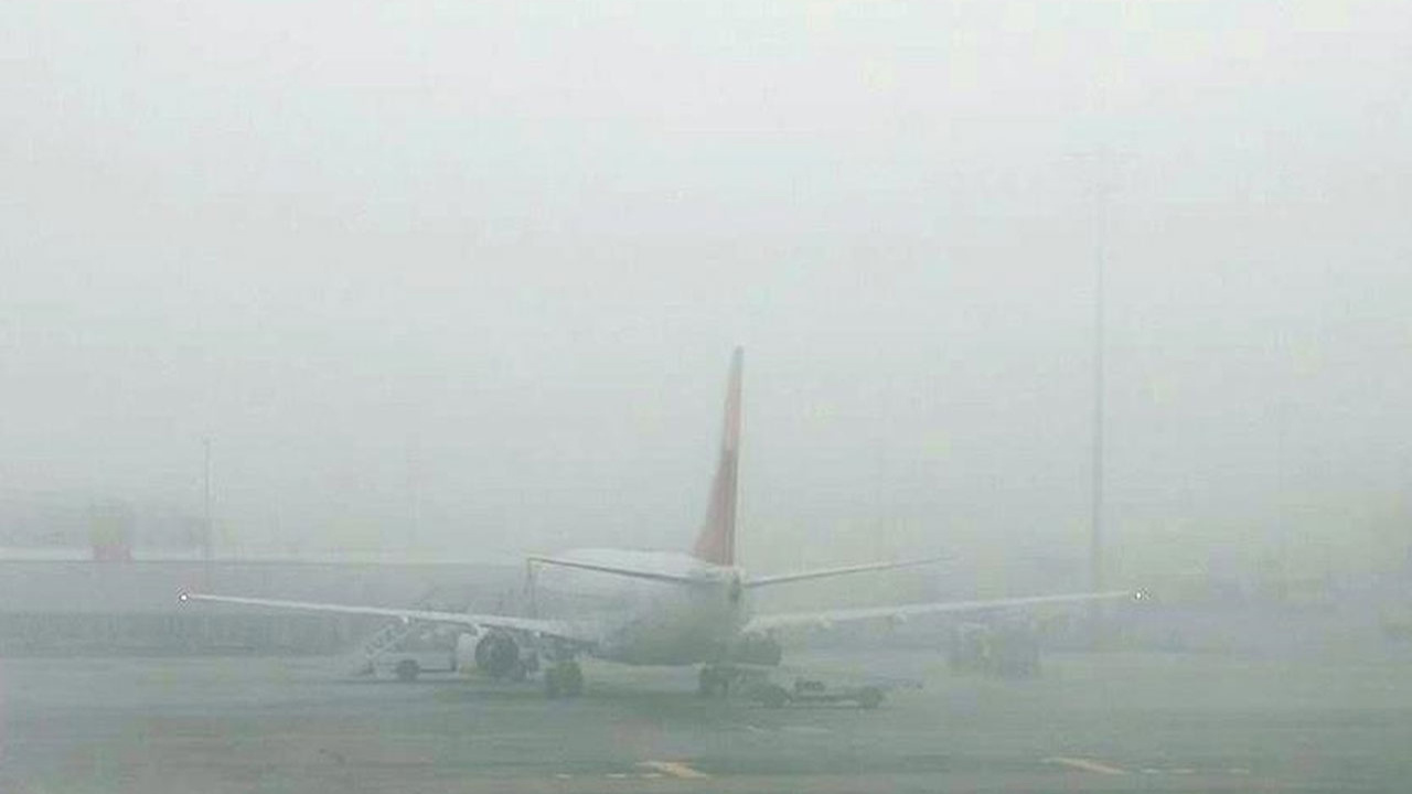 İstanbul Sabiha Gökçen Havalimanı'nda sis uçuşları olumsuz etkiliyor