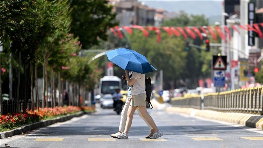 Araba yıkamayın, cam silmeyin, dalından meyve yemeyin! Hem sıcak hem de yağış var, Meteoroloji uyardı