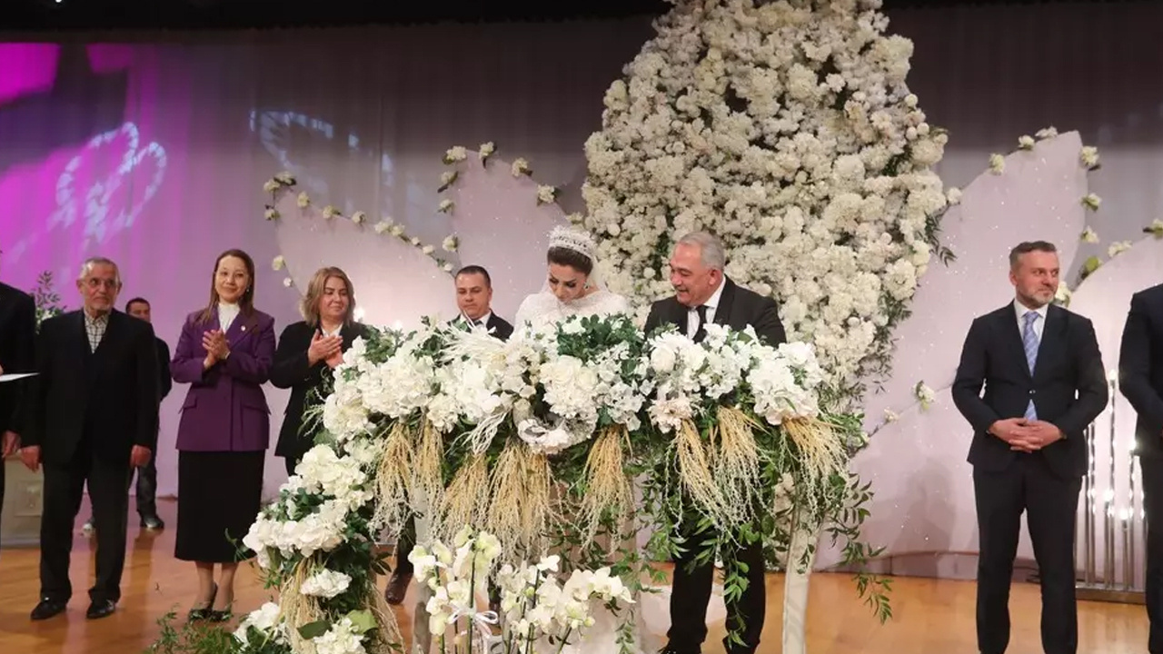Depremde eşi ve oğlunu kaybeden AK Parti İl Başkanı Murat Çetin yeniden evlendi
