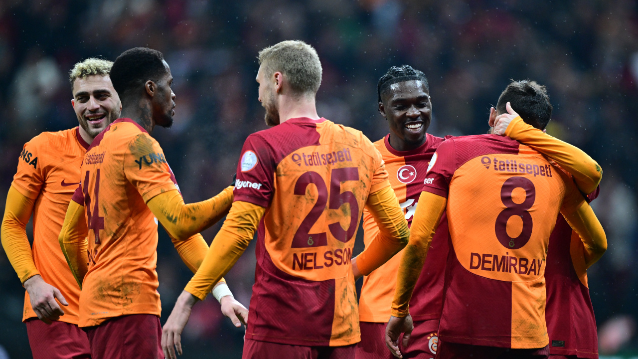 Galatasaray, sahasında Çaykur Rizespor'u 6-2 mağlup etti