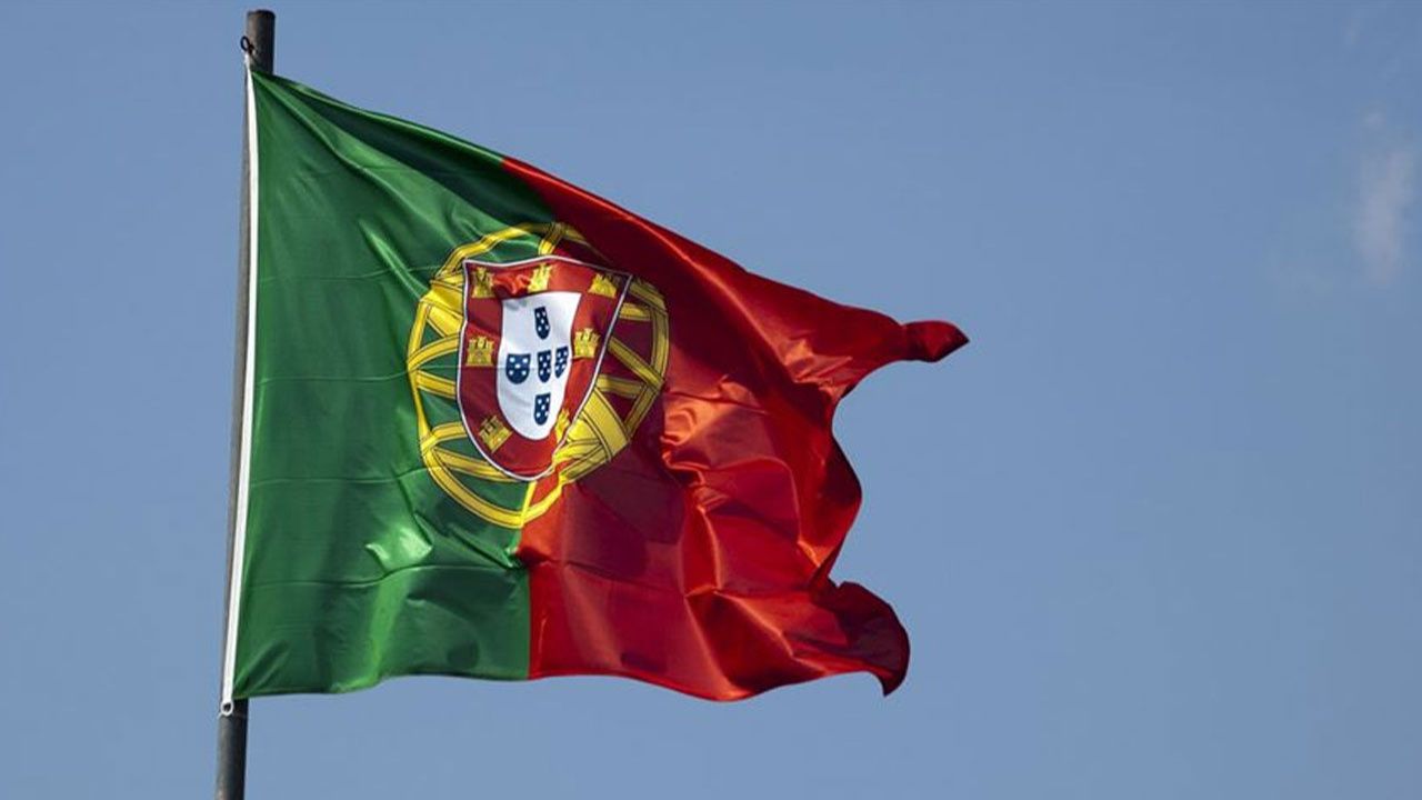 Portekizliler, erken genel seçim için yarın sandığa gidiyor