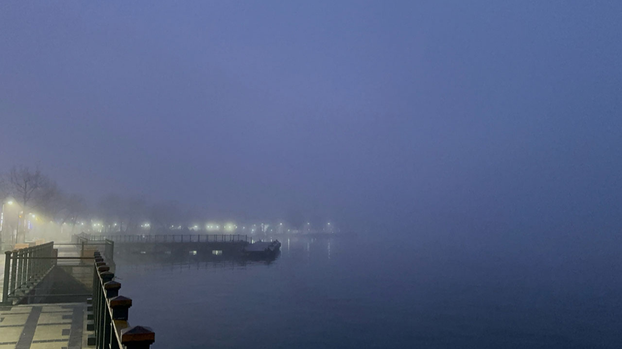 İstanbul’da sis etkili oldu! Gemi trafiği askıya alındı, Şehir Hatları seferleri iptal edildi