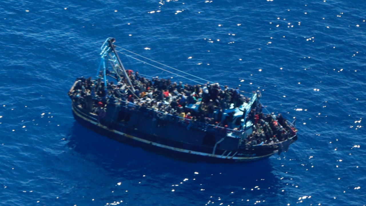 Akdeniz'de en az 60 düzensiz göçmen kayboldu