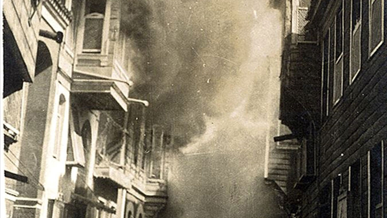 Çanakkale şehir merkezinde 18 Mart 1915'te yaşanan bombardıman fotoğrafları ortaya çıktı