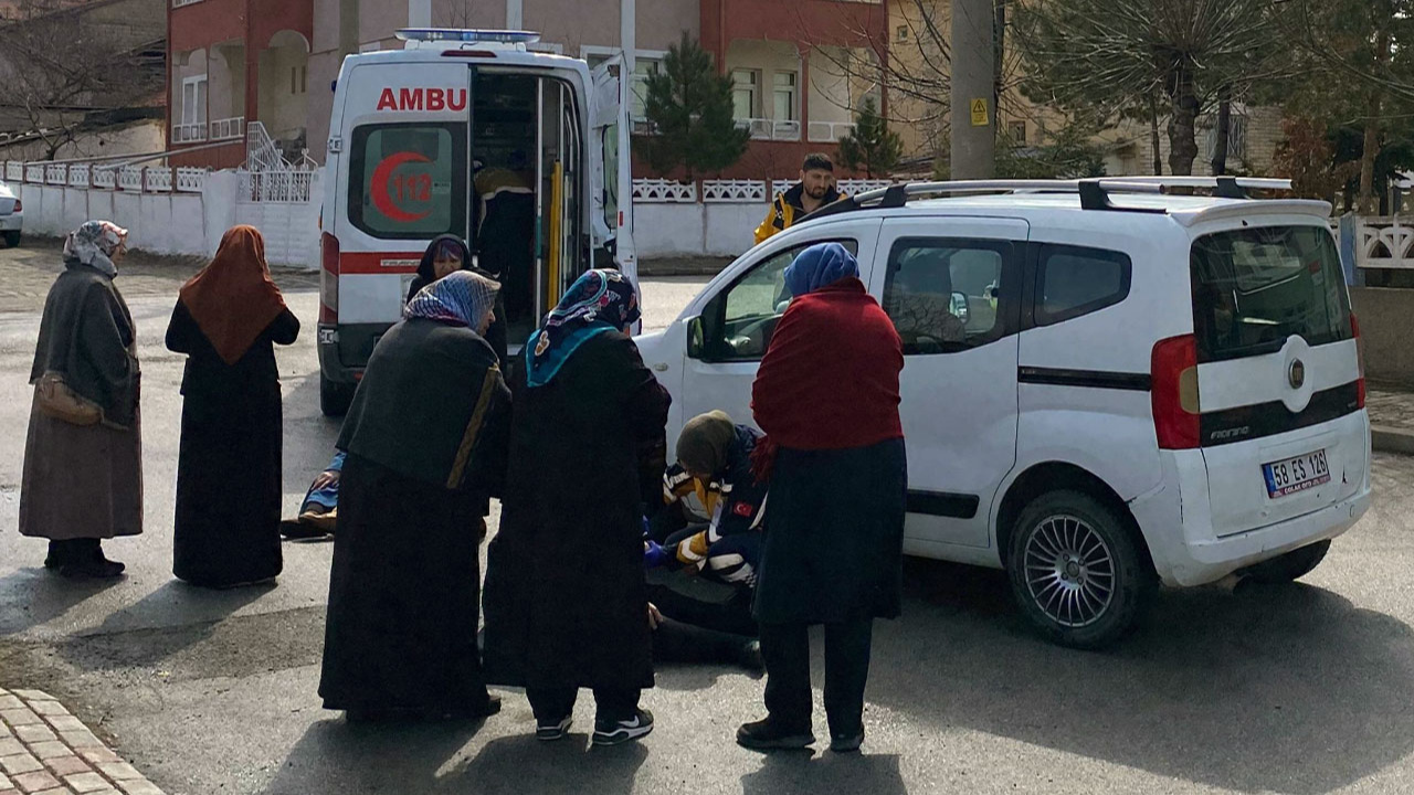 Sivas'ta hafif ticari aracın çarptığı 3 kadın yaralandı!